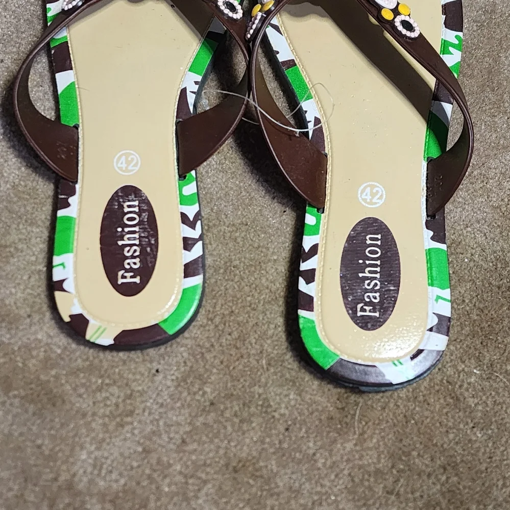 Colorful Thong Flip Flops Sz 9 - Picture 3 of 7